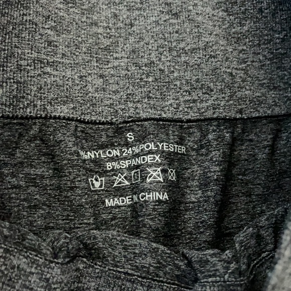 Shorts with mesh phone pocket - Picture 3 of 4